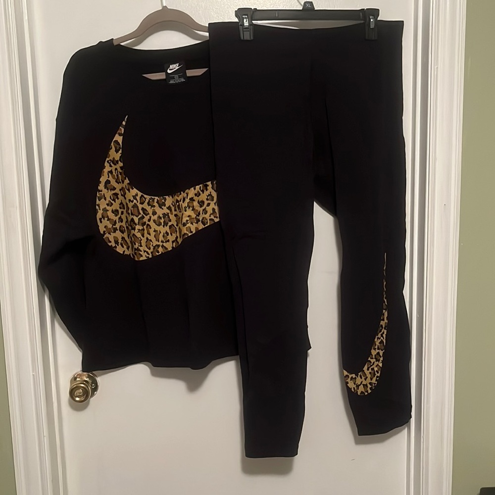 Nike Set on Sweat Shirt 1X & Leggings XL